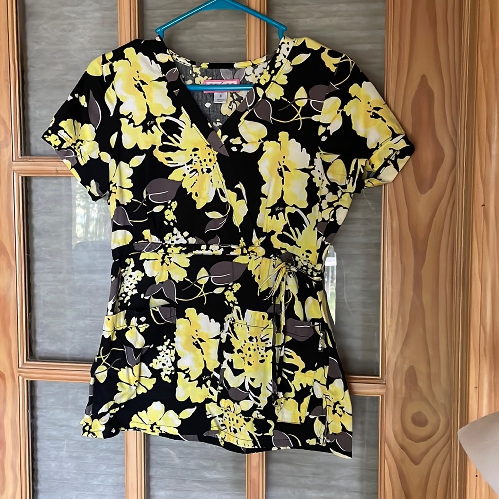 Koi scrub top